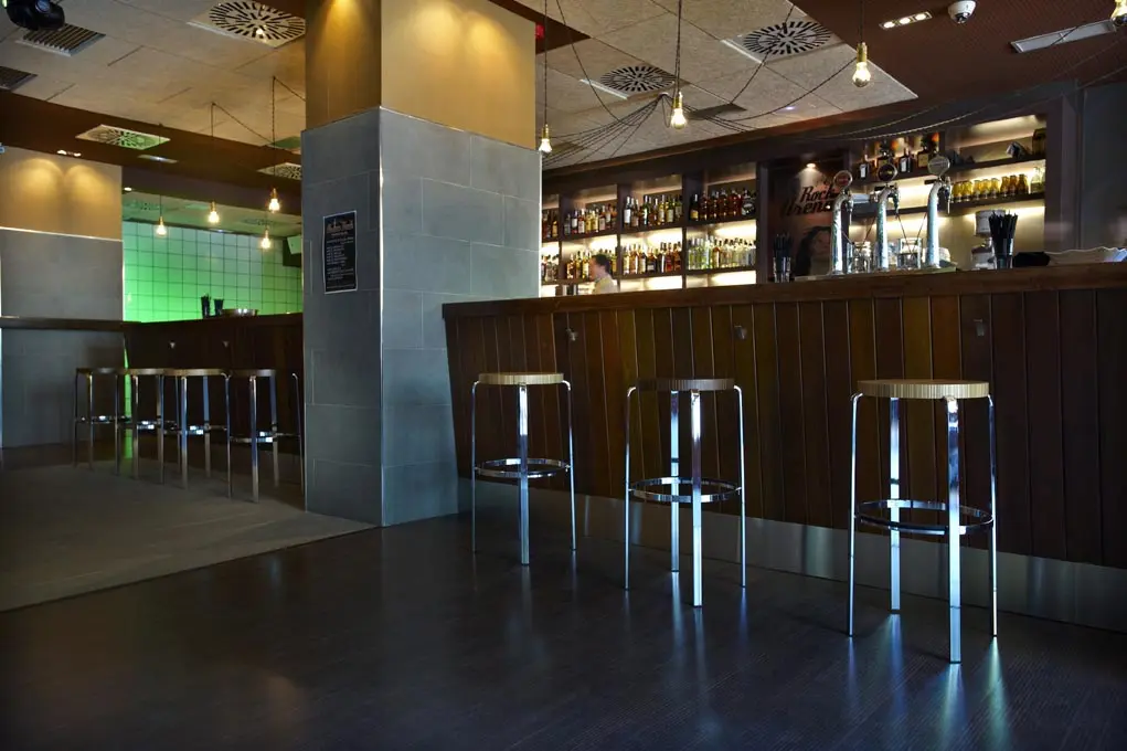 Proyectos De Interiorismo En Locales Comerciales | Arena Rock | 02