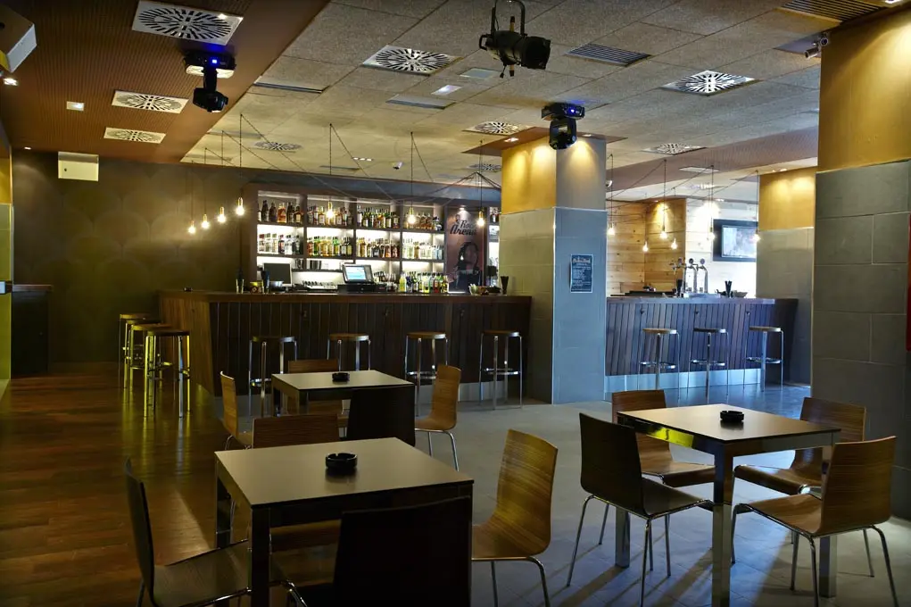 Proyectos De Interiorismo En Locales Comerciales | Arena Rock | 05