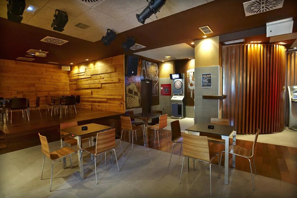 Proyectos De Interiorismo En Locales Comerciales | Arena Rock | 07