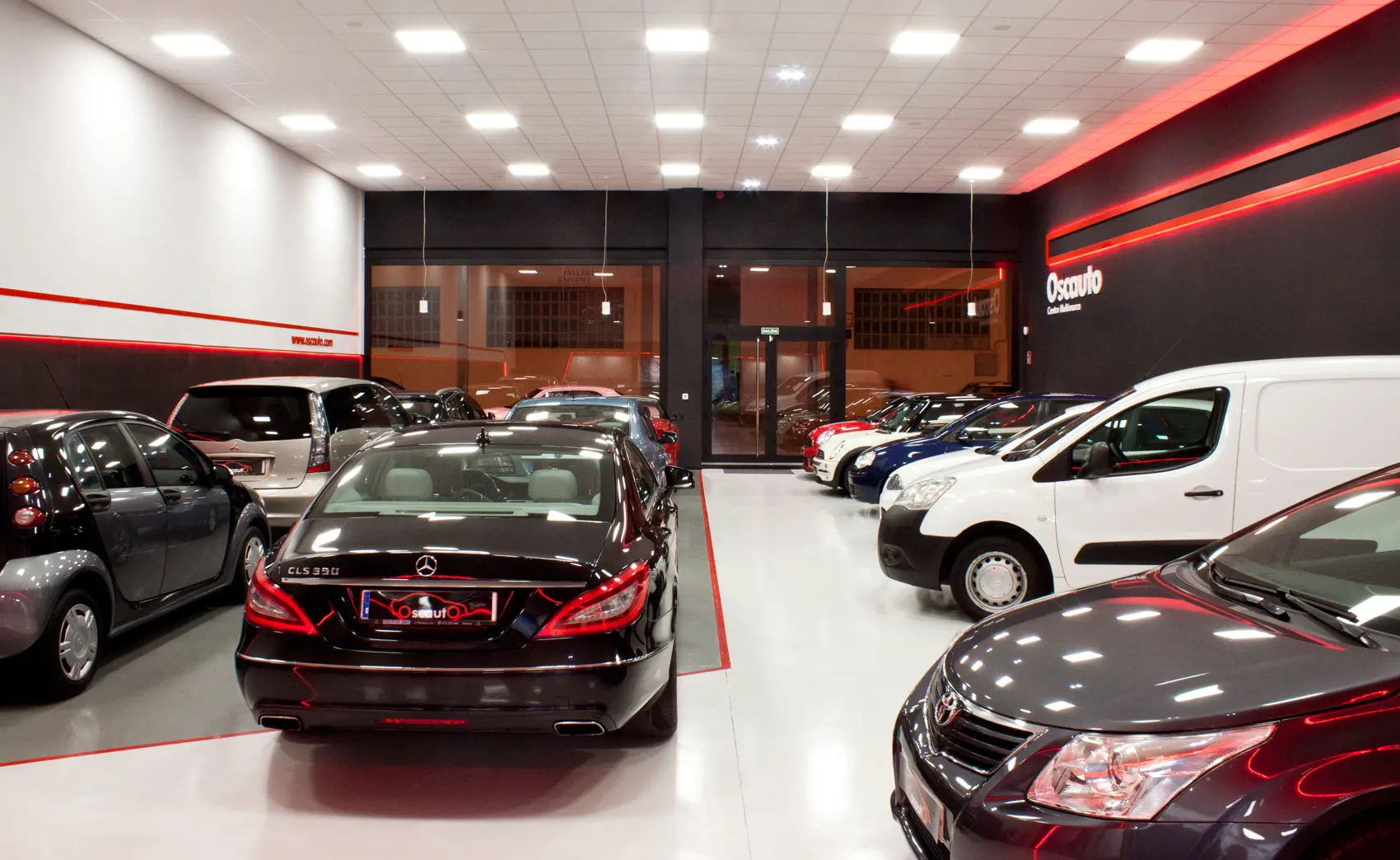 Proyectos De Interiorismo En Locales Comerciales | Concesionario Oscauto | 11