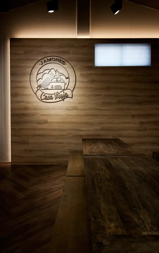 Proyectos De Interiorismo En Locales Comerciales | Jamones Casa Vieja | 01