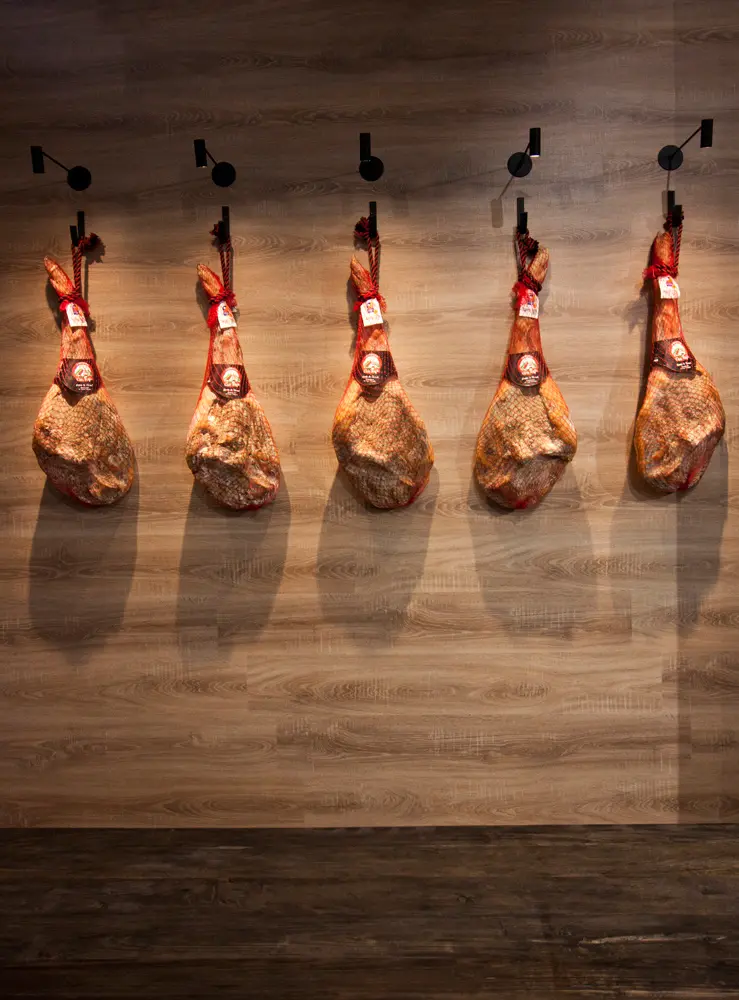 Proyectos De Interiorismo En Locales Comerciales | Jamones Casa Vieja | 05